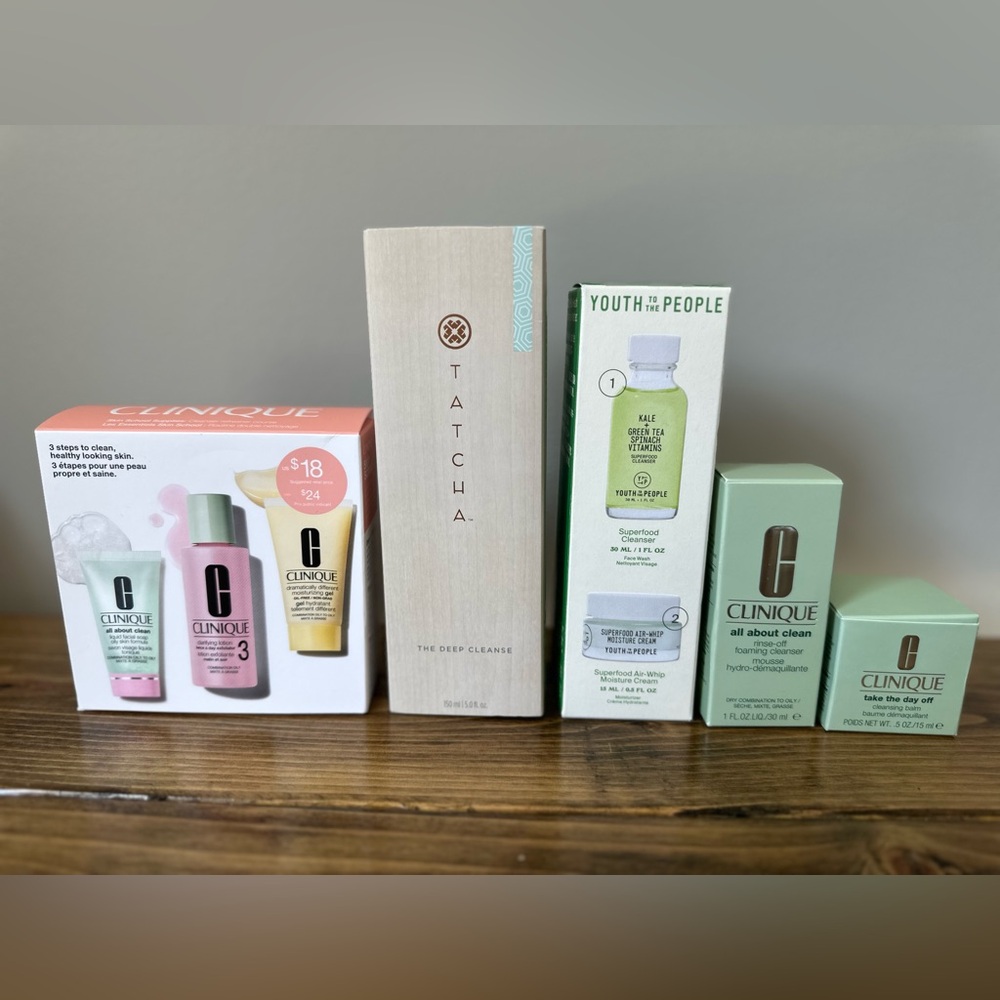 NIB 8-PIECE PRESTIGE SKINCARE BUNDLE